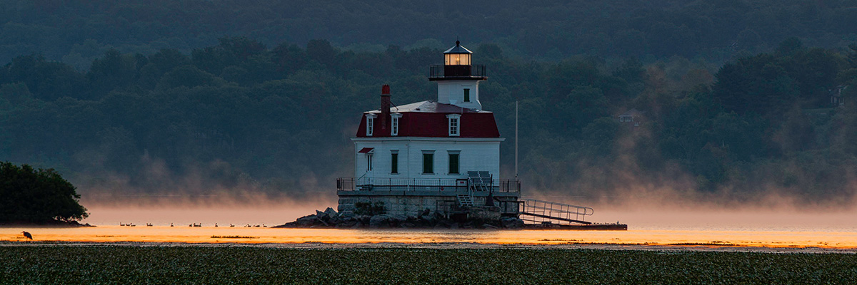 A photo of the Esopus Lighthouse at dawn.